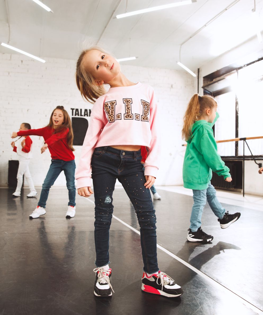 kids-dance-school-ballet-hiphop-street-funky-modern-dancers-studio-bac