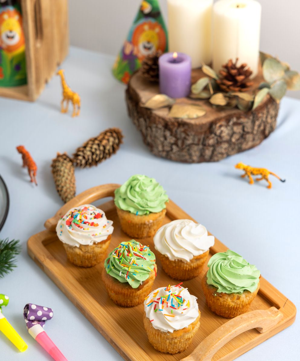 delicious-safari-party-cupcakes-arrangement (1)