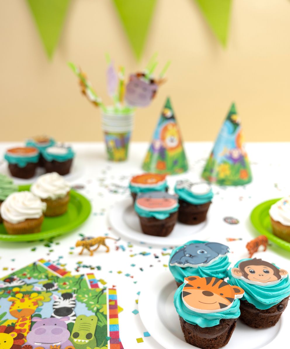 delicious-safari-party-cupcakes-arrangement